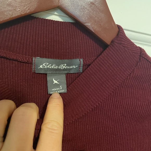 Eddie Bauer maroon turtleneck small - Picture 3 of 4
